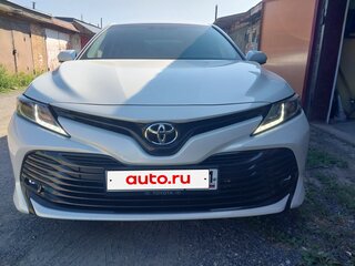 2018 Toyota Camry VIII (XV70), белый, 3165000 рублей, вид 3