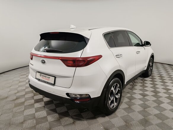 2018 Kia Sportage IV Рестайлинг, белый, 1899000 рублей - вид 4