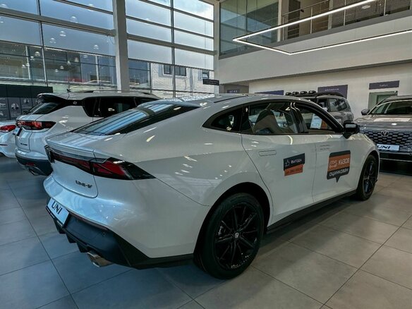 2024 Changan UNI-V I, белый, 3329900 рублей - вид 4