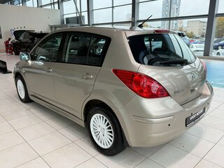 2010 Nissan Tiida I Рестайлинг, бежевый, 795000 рублей, вид 4