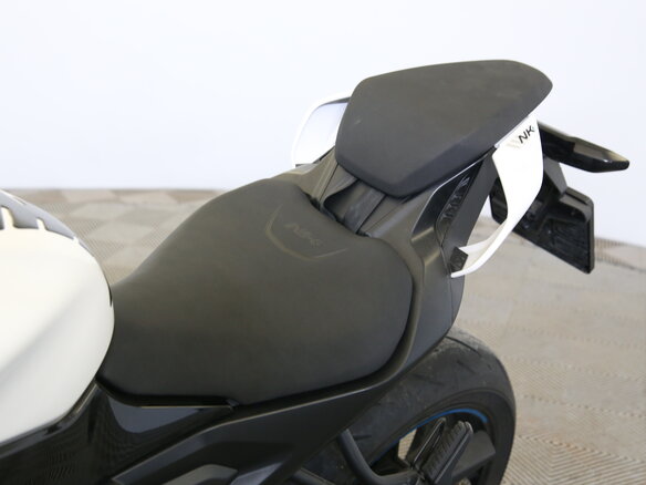 2026 CFMoto 675NK, белый - вид 15
