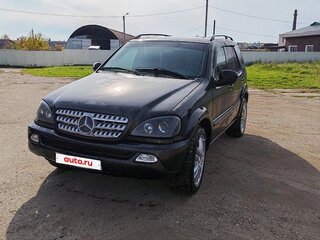 2000 Mercedes-Benz M-Класс 320 I (W163), чёрный, 690000 рублей, вид 1