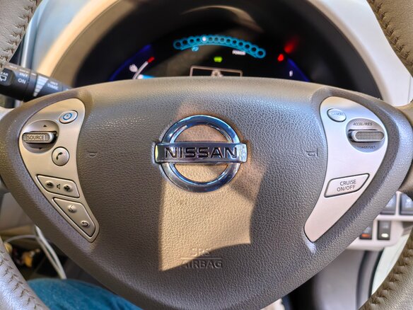 2012 Nissan Leaf (EM57) I (ZE0/AZE0), белый, 808000 рублей - вид 5