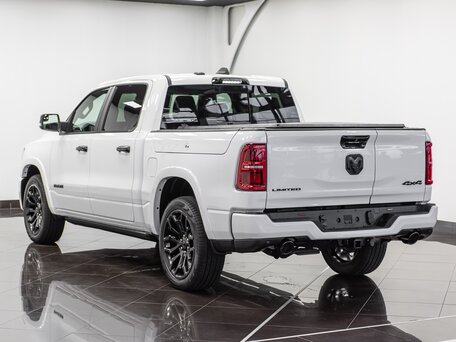 2024 Ram 1500 Crew Cab V Рестайлинг, белый, 9090000 рублей, вид 4