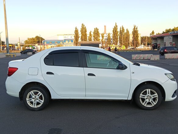 2014 Renault Logan II, белый, 420000 рублей - вид 4