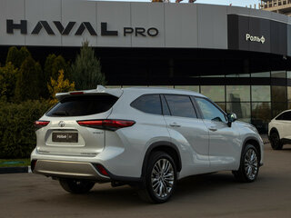 2025 Toyota Highlander IV (XU70), белый, 4988000 рублей, вид 4