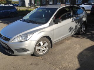 2009 Ford Focus II Рестайлинг, серебристый, 400000 рублей, вид 1