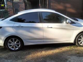 2012 Hyundai Solaris I, белый, 700000 рублей, вид 3