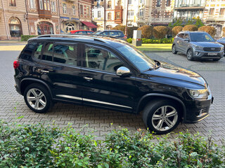 2016 Volkswagen Tiguan Euro 6 I Рестайлинг, чёрный, 1750000 рублей, вид 4