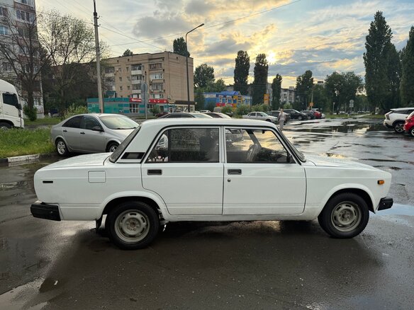 2001 Lada (ВАЗ) 2107, белый - вид 2