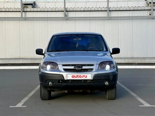 2013 Chevrolet Niva I Рестайлинг, серебристый, 550000 рублей, вид 1