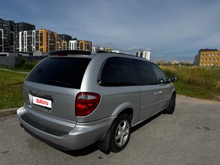 2005 Chrysler Town & Country IV Рестайлинг, серебристый, 600000 рублей, вид 4