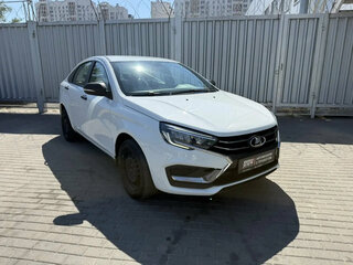 2023 Lada (ВАЗ) Vesta I Рестайлинг (NG), белый, 895000 рублей, вид 3