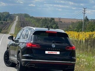 2018 Volkswagen Touareg III, чёрный, 4700000 рублей, вид 1