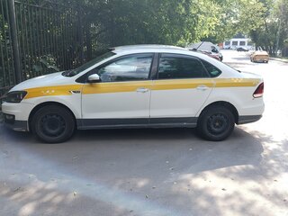 2018 Volkswagen Polo V Рестайлинг, белый, 550000 рублей, вид 2