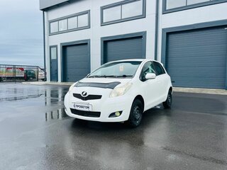 2010 Toyota Vitz II (XP90), белый, 759000 рублей, вид 2