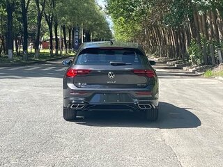 2023 Volkswagen Golf VIII, чёрный, 1880000 рублей, вид 5