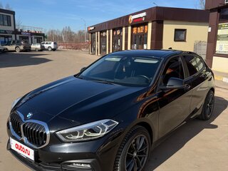 2020 BMW 1 серии 118i III (F40), чёрный, 2150000 рублей, вид 2
