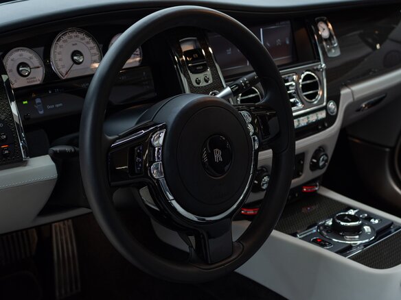 2021 Rolls-Royce Dawn Black Badge, чёрный, 45000000 рублей - вид 13