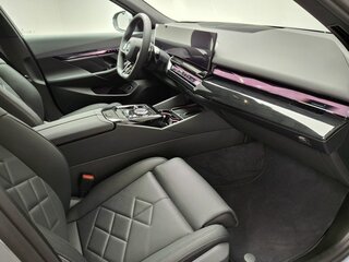 2026 BMW 5 серии 530i xDrive VIII (G60/G61/G68), серый, 10100000 рублей, вид 5