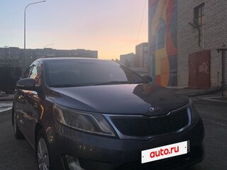 2013 Kia Rio 4-speed III, серый, 700000 рублей, вид 2