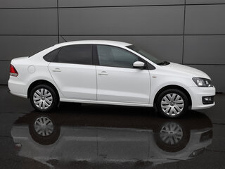 2016 Volkswagen Polo V Рестайлинг, белый, 998000 рублей, вид 4