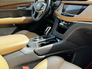 2020 Cadillac XT5 I Рестайлинг, красный, 2900000 рублей, вид 5