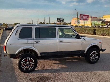 1995 Lada (ВАЗ) 2121 (4x4) I Рестайлинг, белый, 370000 рублей, вид 3