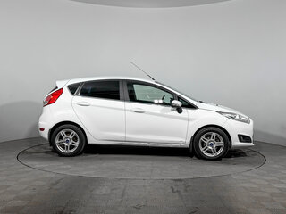 2016 Ford Fiesta Mk6 Рестайлинг, белый, 760000 рублей, вид 4