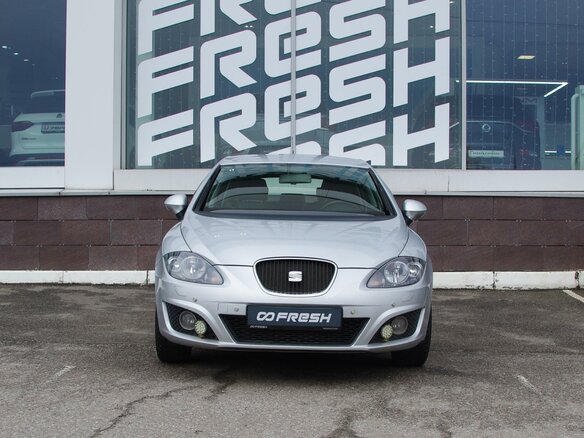 2011 SEAT Leon II Рестайлинг, серебристый - вид 2