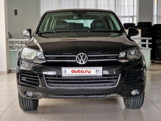 2011 Volkswagen Touareg II, чёрный, 1715000 рублей, вид 2