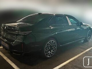 2026 BMW 7 серии 740 xDrive VII (G70) Рестайлинг, зелёный, 24139500 рублей, вид 2