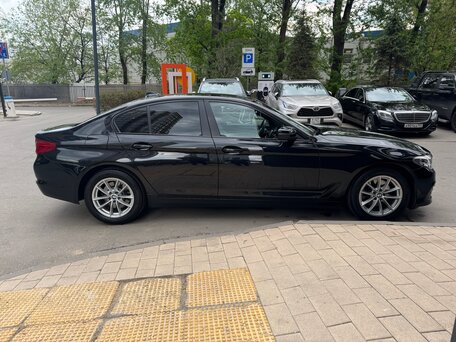 2019 BMW 5 серии 520d xDrive VII (G30/G31/G38), чёрный, 3850000 рублей, вид 5