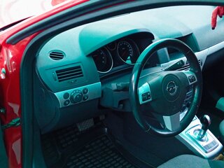 2010 Opel Astra H Рестайлинг, красный, 785000 рублей, вид 3