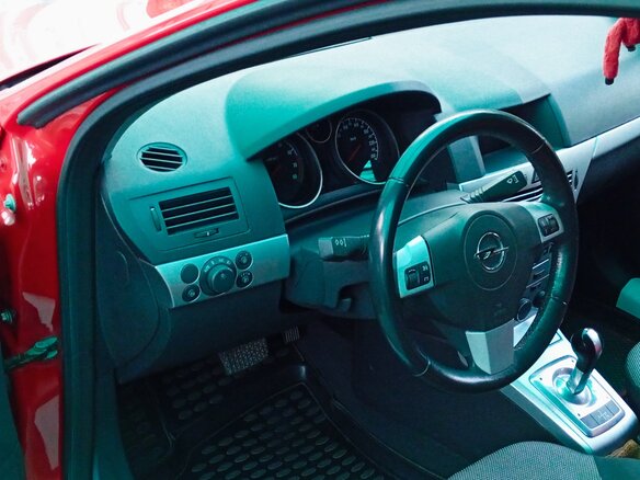 2010 Opel Astra H Рестайлинг, красный, 785000 рублей - вид 2