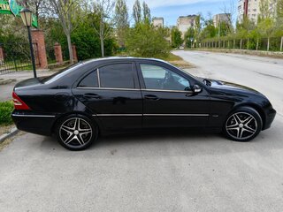 2003 Mercedes-Benz C-Класс 200 II (W203), чёрный, 650000 рублей, вид 3