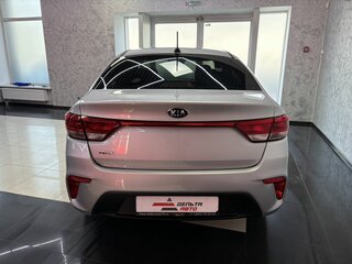 2019 Kia Rio IV, серебристый, 1655000 рублей, вид 4