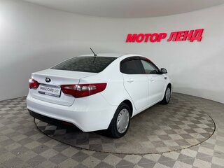 2014 Kia Rio 6-speed III, белый, 945000 рублей, вид 4