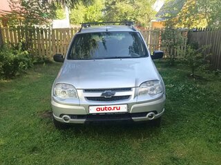 2011 Chevrolet Niva I Рестайлинг, серебристый, 380000 рублей, вид 2