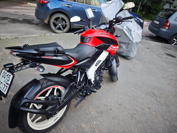 2021 Bajaj Pulsar NS 200, красный, 200000 рублей - вид 2