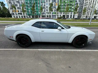 2020 Dodge Challenger III Рестайлинг 2, белый, 5000000 рублей, вид 5