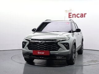2025 Chevrolet TrailBlazer III Рестайлинг, серый, 2800000 рублей, вид 3