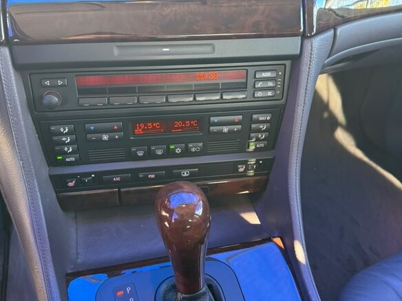 1994 BMW 7 серии 740i III (E38), серый, 6000000 рублей - вид 11