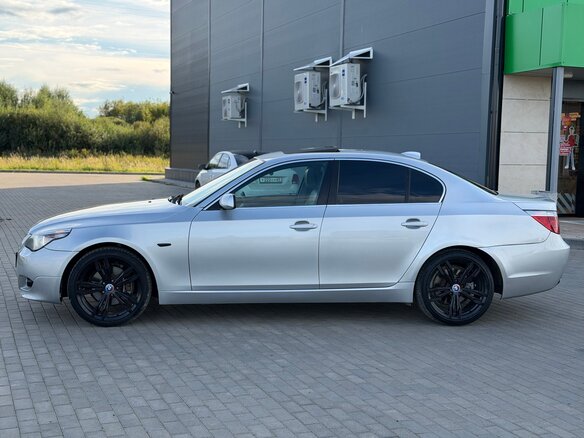 2008 BMW 5 серии 528i V (E60/E61) Рестайлинг, серый - вид 4