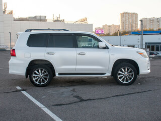 2011 Lexus LX 570 III, белый, 2848000 рублей, вид 4