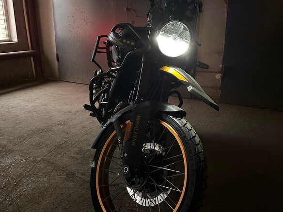 2025 Royal Enfield Himalayan, чёрный, 550000 рублей - вид 5