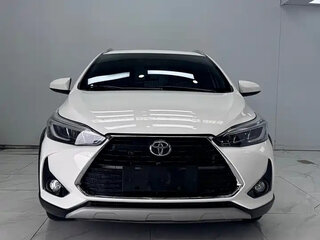 2022 Toyota Yaris L X XP150 Рестайлинг, белый, 975500 рублей, вид 2