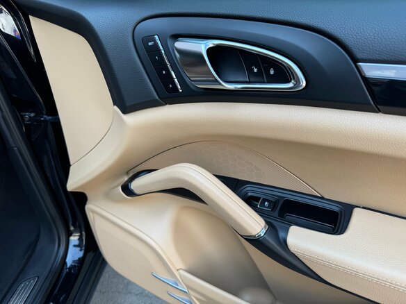 2015 Porsche Cayenne S II Рестайлинг (958), чёрный, 3790000 рублей - вид 30