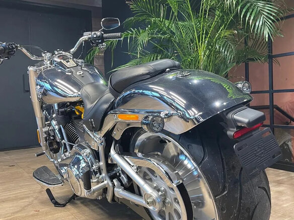 2025 Harley-Davidson Fat Boy, серебристый, 6000000 рублей - вид 7