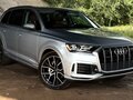 2022 Audi Q7 45 TFSI II (4M) Рестайлинг, серебристый, 5800000 рублей - вид 1